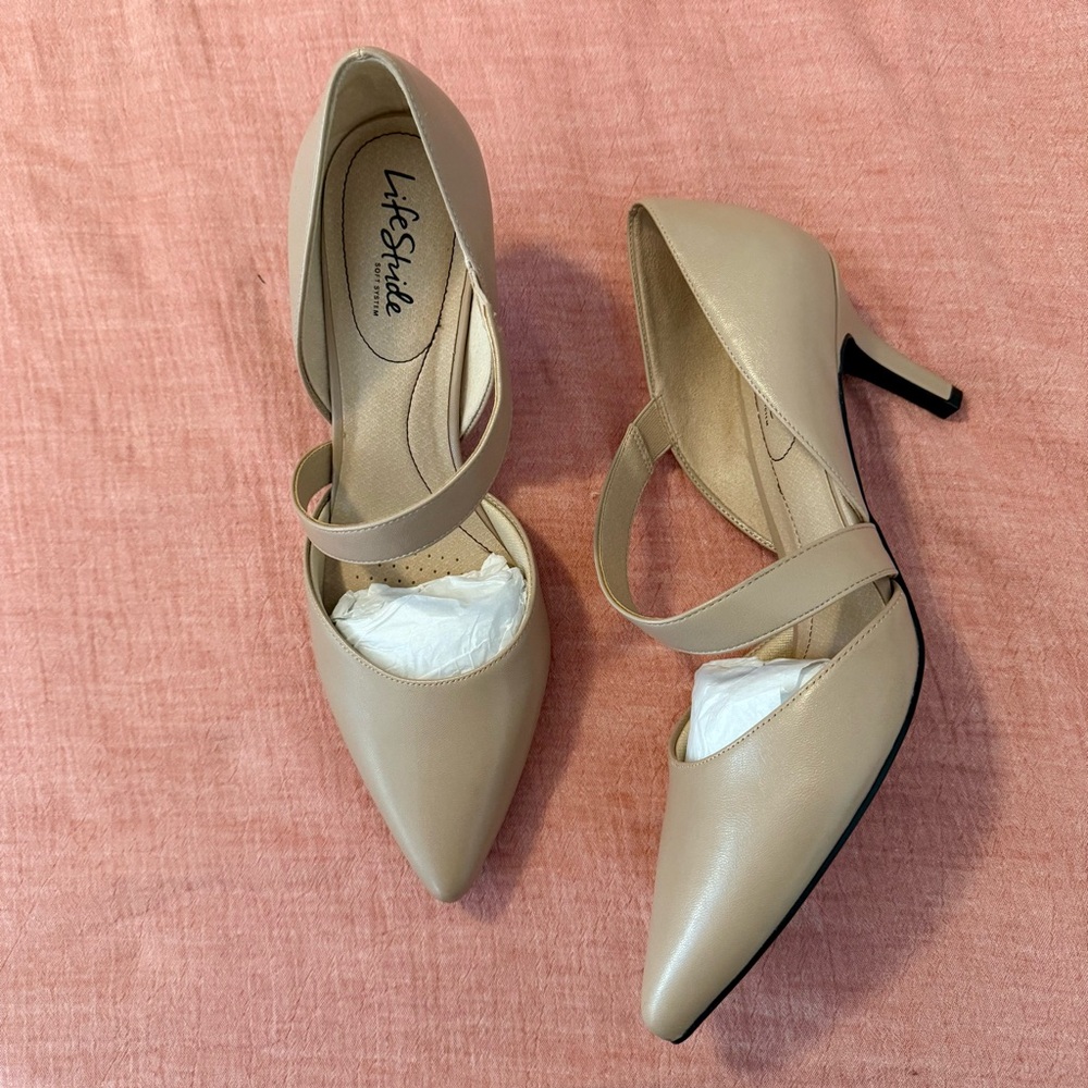 *NEW* Life Stride Women's Tan Heels, Pumps